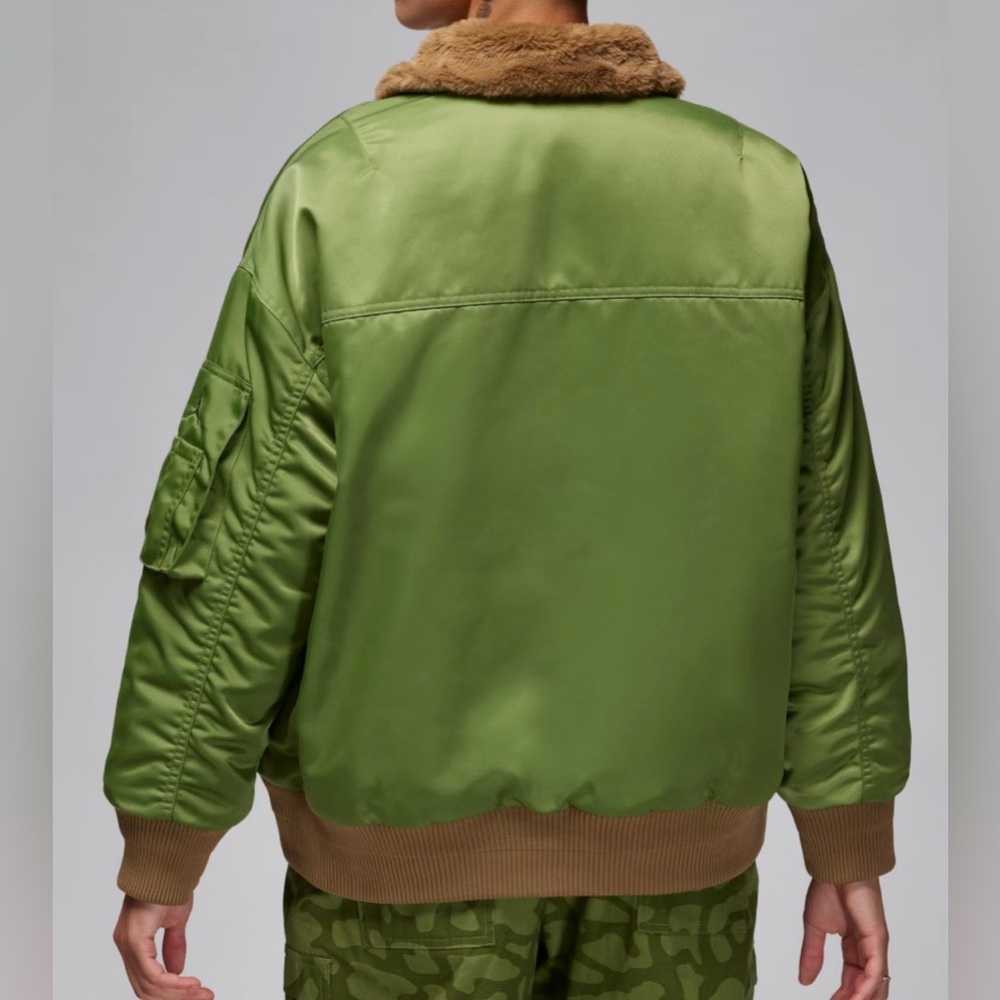 GORGEOUS JORDAN RENEGADE WOMEN’S JACKET !!! - Picture 4 of 13
